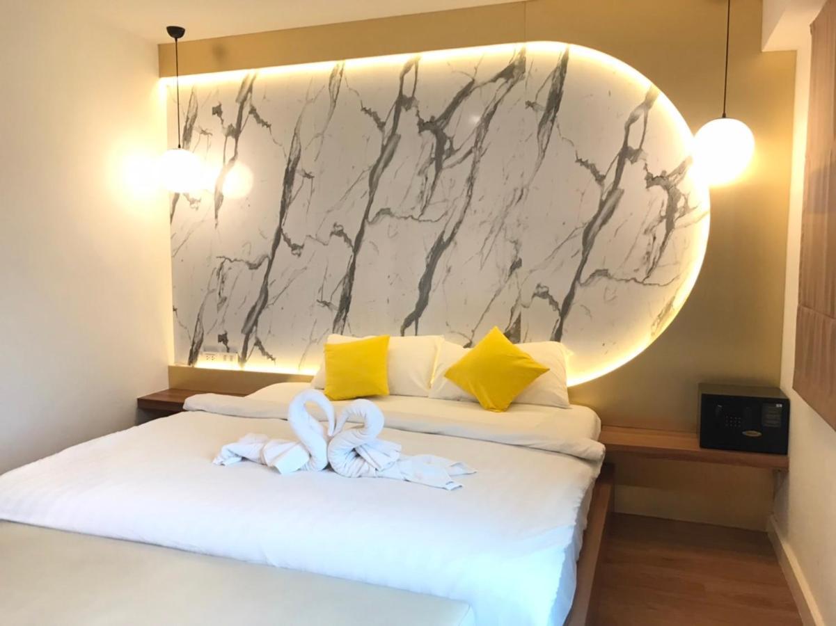 La La Moon Poshtel'n' Pool Bed & Breakfast *