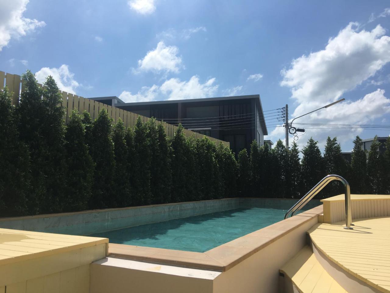 La La Moon Poshtel'n' Pool